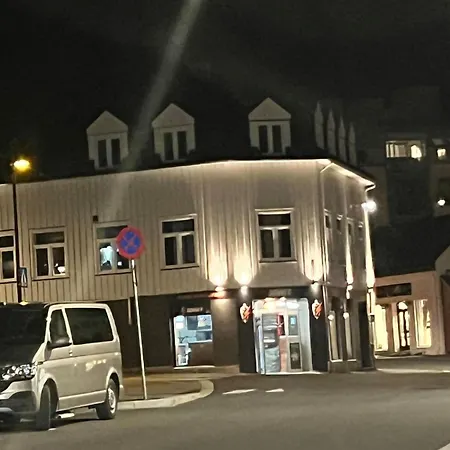 2-newly Redecorated In The Middle Of Centre